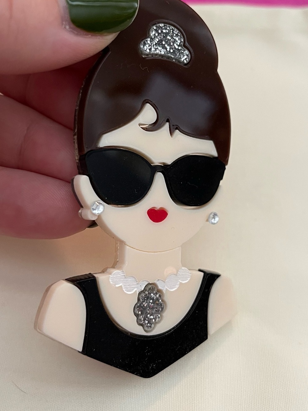 RARE Baccurelli Audrey Hepburn Breakfast at Tiffany’s Brooch Pin - Picture 2 of 6